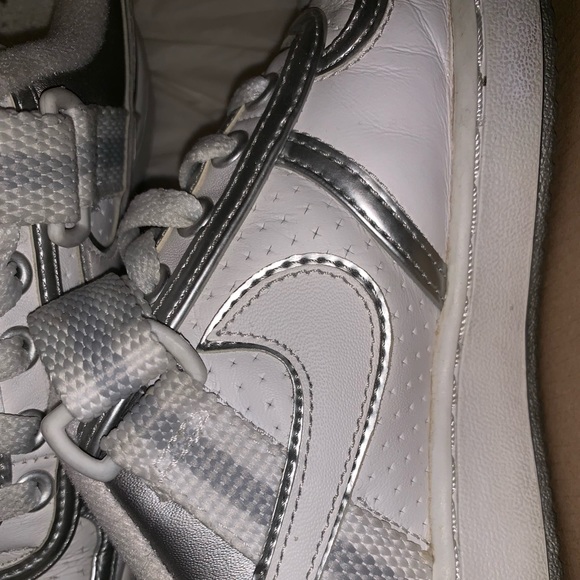 Nike shoes - Picture 2 of 5